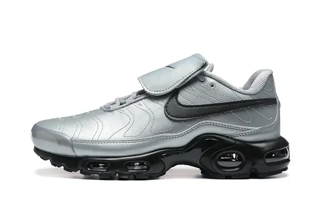 Nike Air Tuned Max Black and White Lifestyle Sneakers 24
