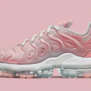 Nike Air VaporMax Plus Pink Mesh Lifestyle Sneakers