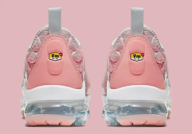 Nike Air VaporMax Plus Pink Mesh Lifestyle Sneakers 3