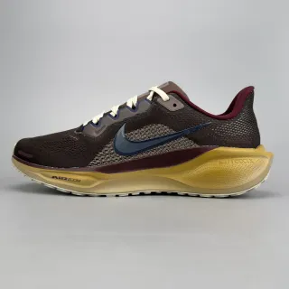 Nike Air Zoom Pegasus Marron Borgoña Tissu supérieur en maille ingénierisée Superpositions synthétiques en couches Chaussures de course