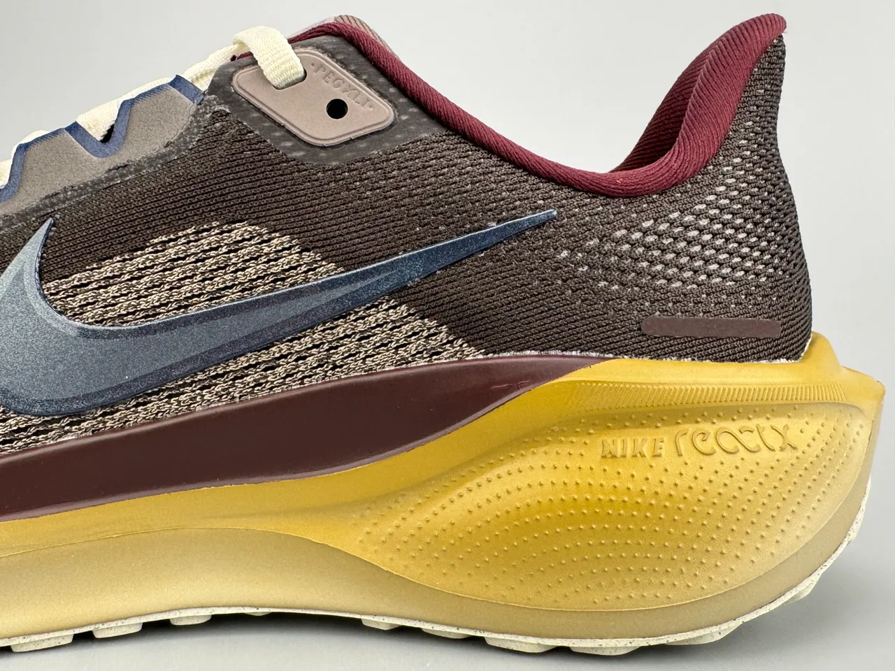 Nike Air Zoom Pegasus Marron Borgoña Tissu supérieur en maille ingénierisée Superpositions synthétiques en couches Chaussures de course 5