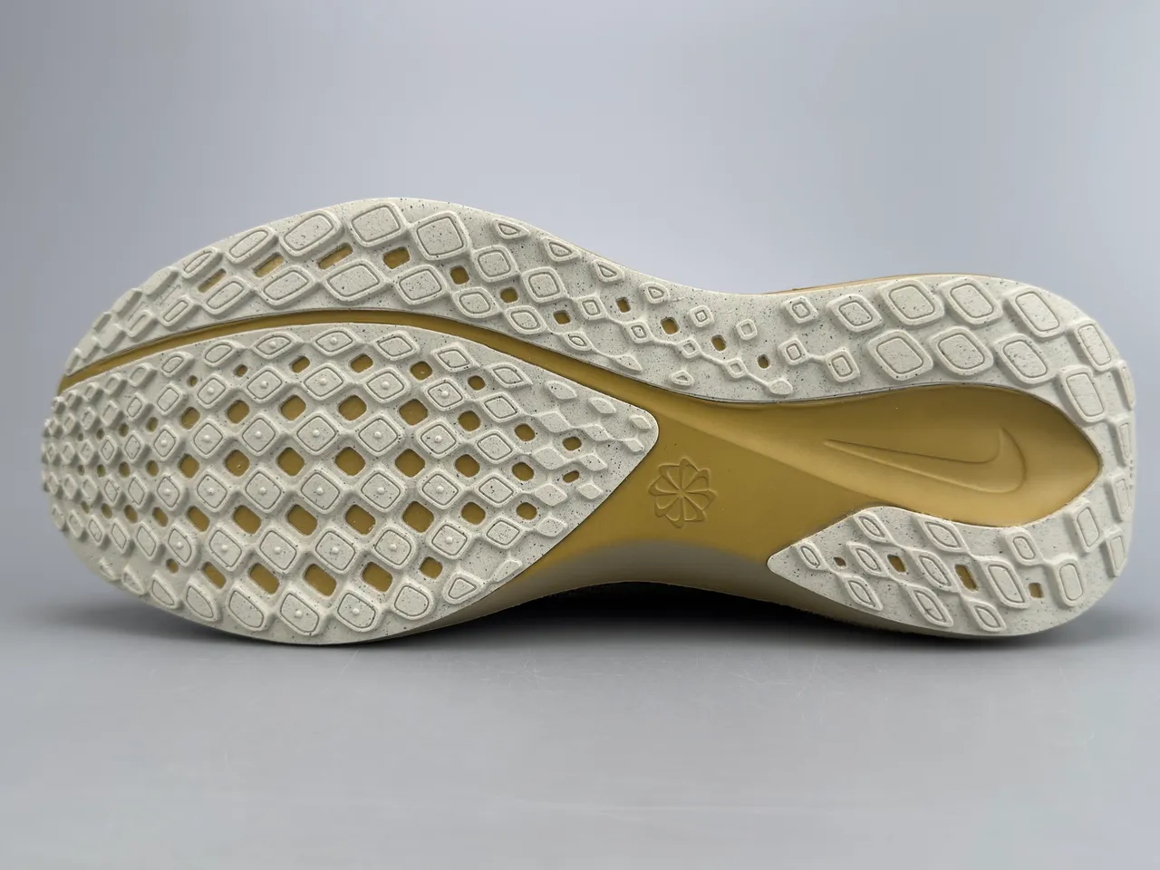 Nike Air Zoom Pegasus Marron Borgoña Tissu supérieur en maille ingénierisée Superpositions synthétiques en couches Chaussures de course 6
