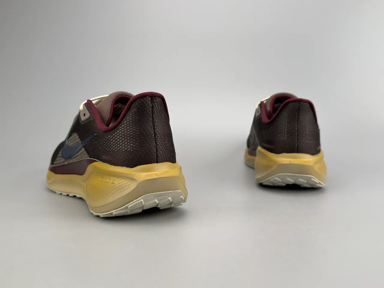 Nike Air Zoom Pegasus Marron Borgoña Tissu supérieur en maille ingénierisée Superpositions synthétiques en couches Chaussures de course 8