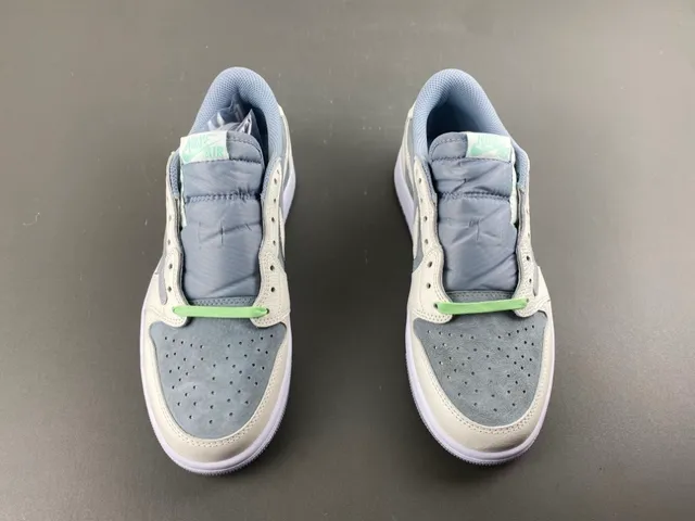 Nike Beige Gray Low-Top Layered Leather-Suede Upper Sneakers 11