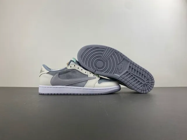 Nike Beige Gray Low-Top Layered Leather-Suede Upper Sneakers 12