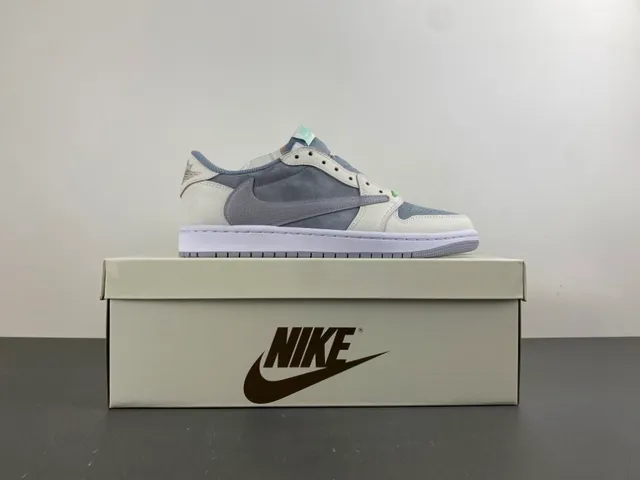 Nike Beige Gray Low-Top Layered Leather-Suede Upper Sneakers 15
