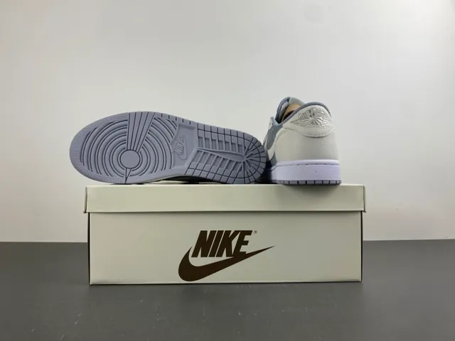 Nike Beige Gray Low-Top Layered Leather-Suede Upper Sneakers 16