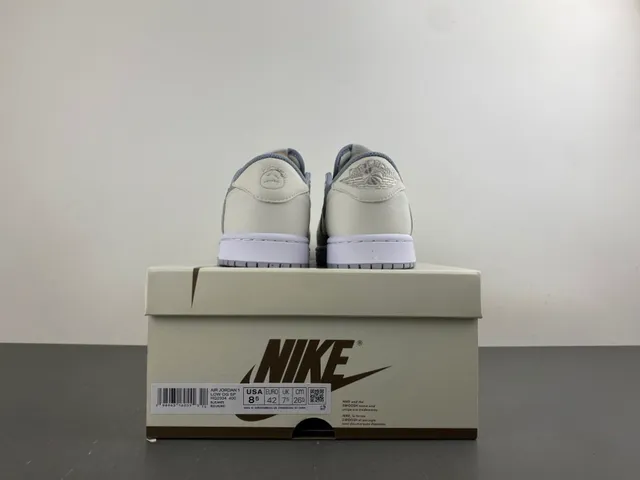 Nike Beige Gray Low-Top Layered Leather-Suede Upper Sneakers 17