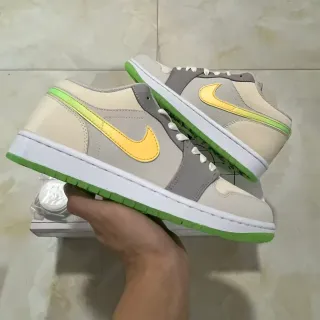 Nike Beige Gray Low-Top Layered Upper Lifestyle Sneakers