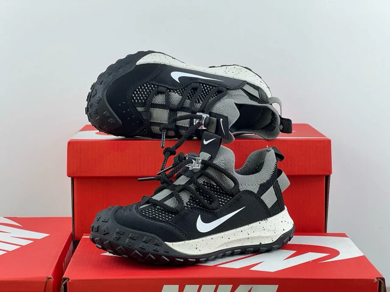 Nike Beige Green Knit Collar Midfoot Strap System Lifestyle Sneakers 18