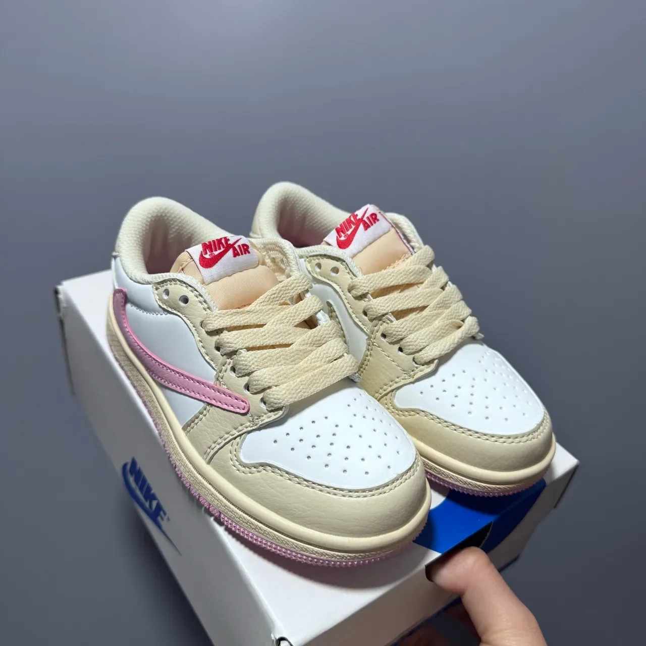 Nike Beige Pink Low-Top Silhouette Perforated Toe Box Lifestyle Sneakers 15