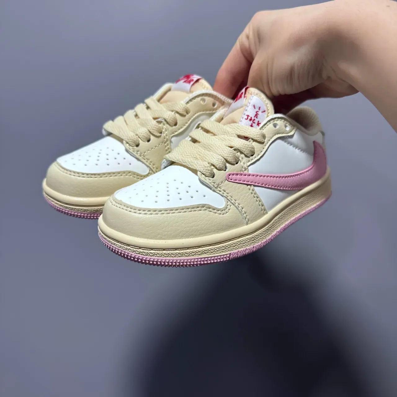 Nike Beige Pink Low-Top Silhouette Perforated Toe Box Lifestyle Sneakers 17
