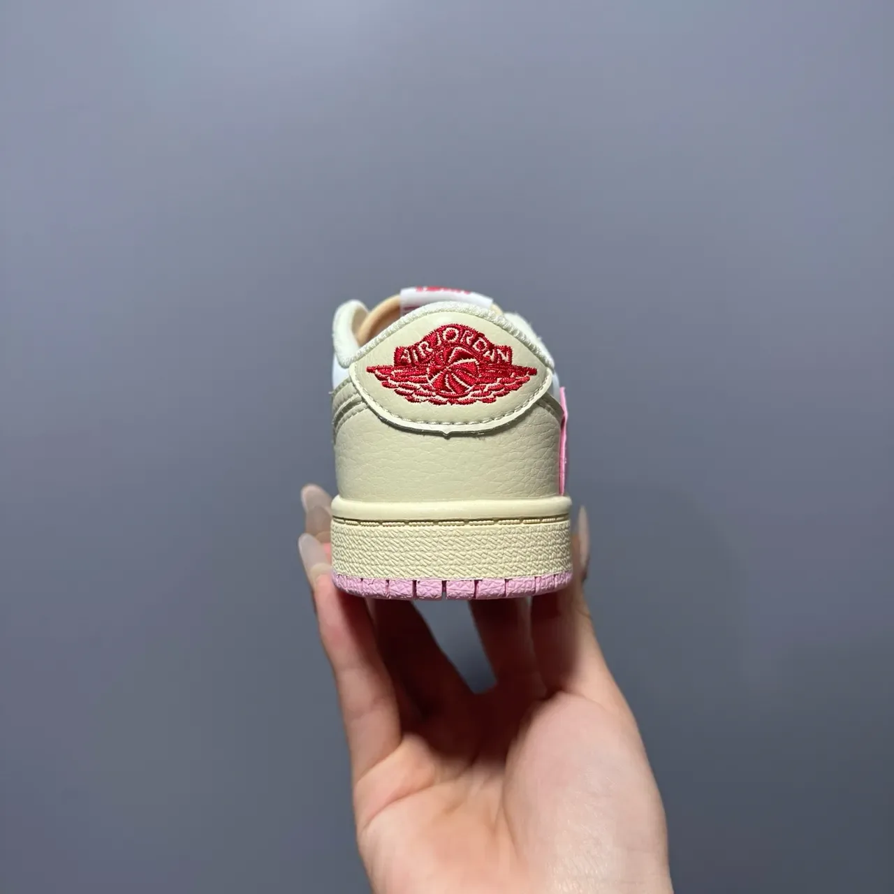 Nike Beige Pink Low-Top Silhouette Perforated Toe Box Lifestyle Sneakers 22