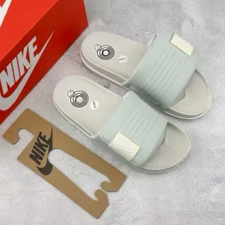 निक Nike बेनास्सी भूरे हरे धारदार पट्टी मोल्डेड फुटबेड स्लिपर्स