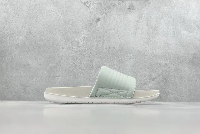 Nike Benassi Beige Green Ribbed Strap Molded Footbed Slippers 8