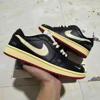 Nike Black Beige Low-Top Leather Upper Lifestyle Sneakers
