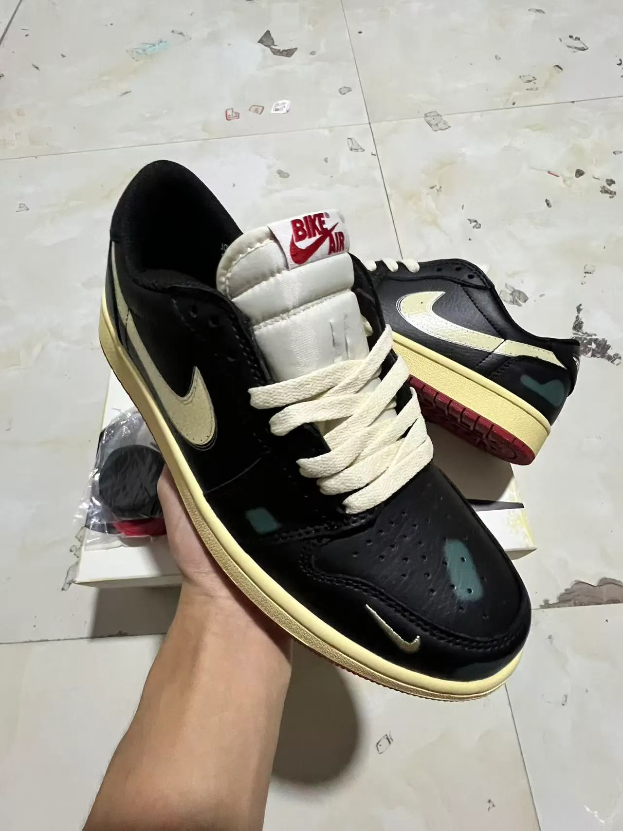 Nike Black Beige Low-Top Leather Upper Lifestyle Sneakers 2