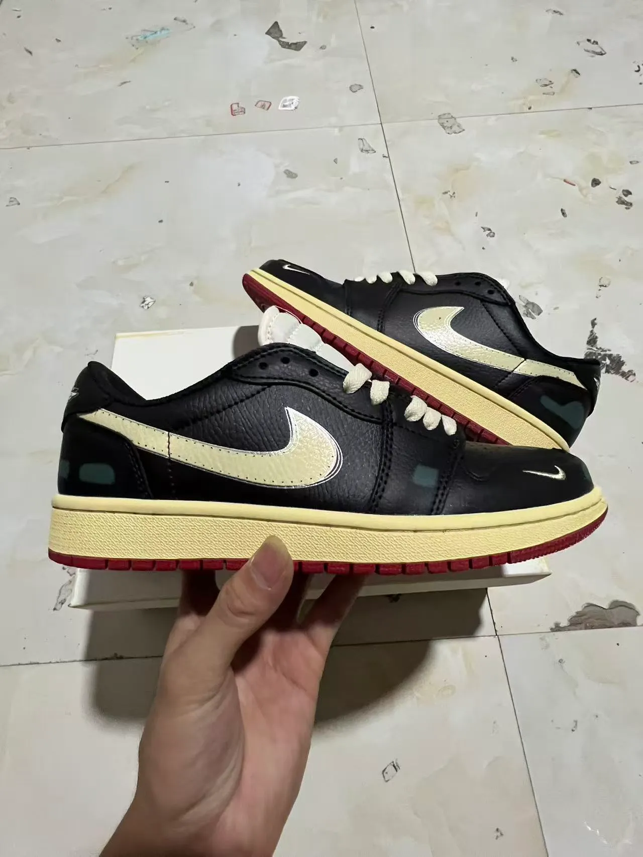 Nike Black Beige Low-Top Leather Upper Lifestyle Sneakers 7
