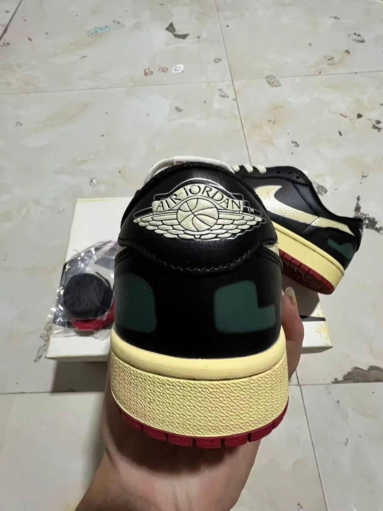 Nike Black Beige Low-Top Leather Upper Lifestyle Sneakers 8