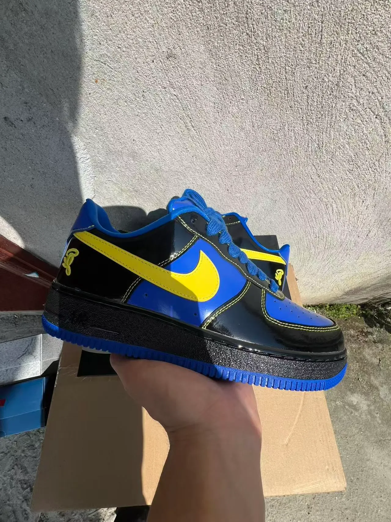 Nike Sneakers Lifestyle Noir Bleu Cuir Patent Glossy Panneaux Bloqués de Couleur 1