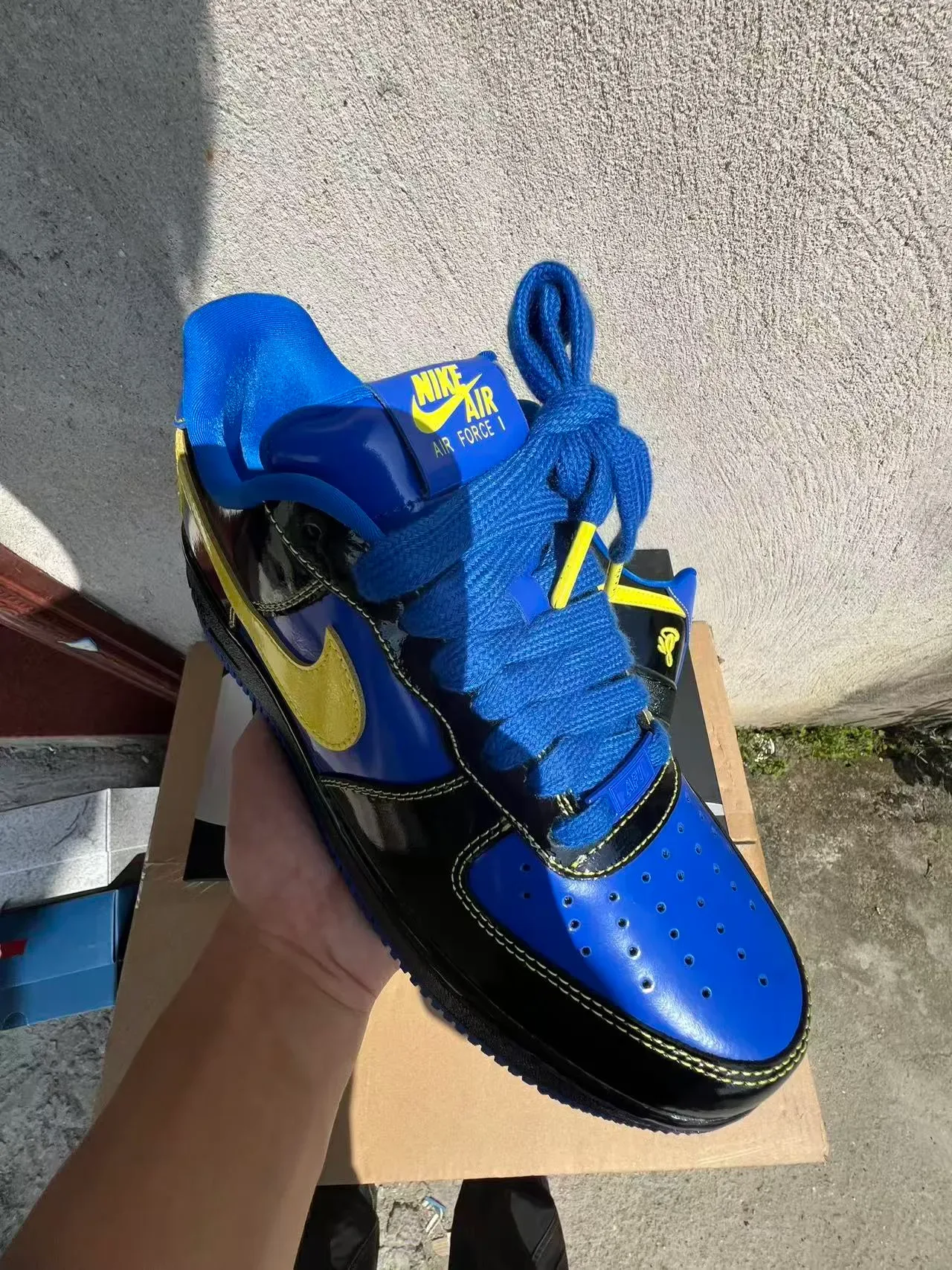 Nike Sneakers Lifestyle Noir Bleu Cuir Patent Glossy Panneaux Bloqués de Couleur 2