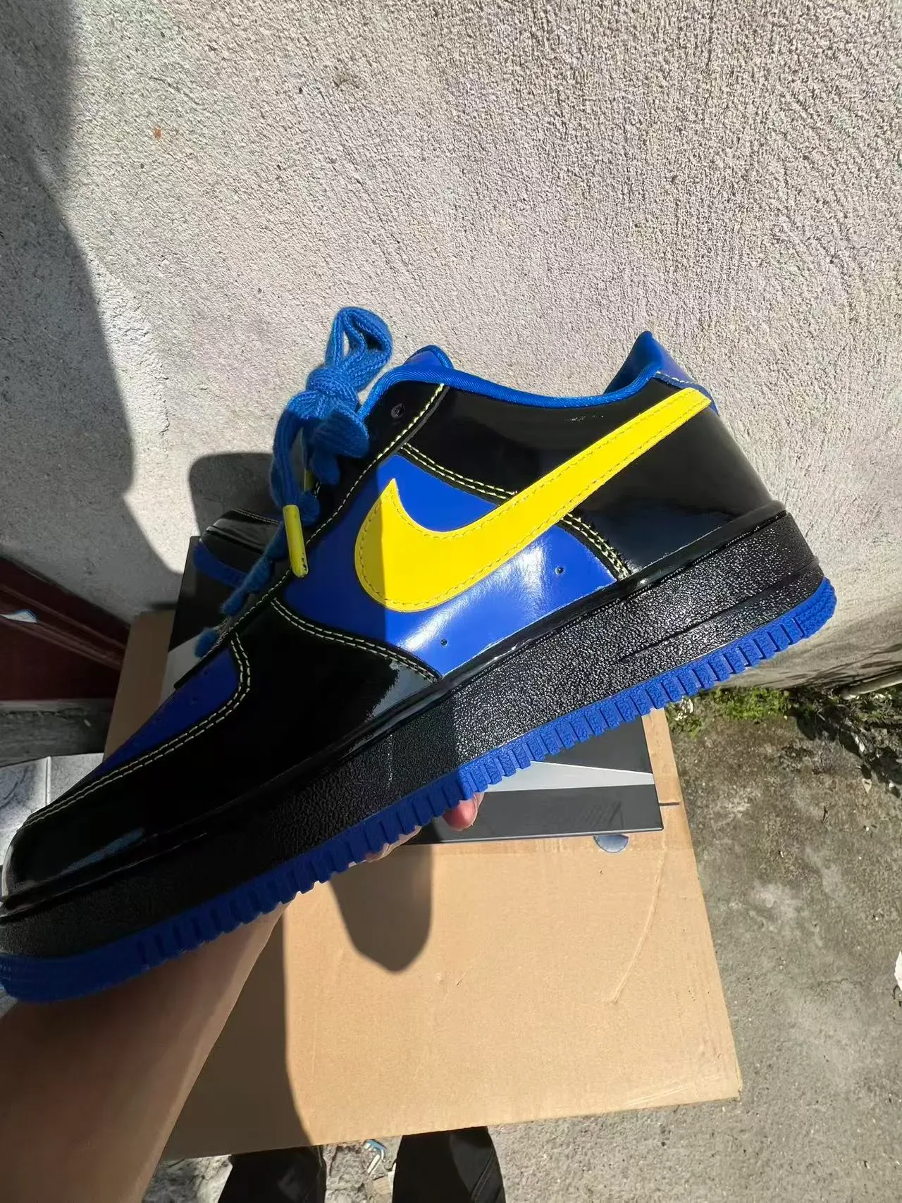 Nike Sneakers Lifestyle Noir Bleu Cuir Patent Glossy Panneaux Bloqués de Couleur 5