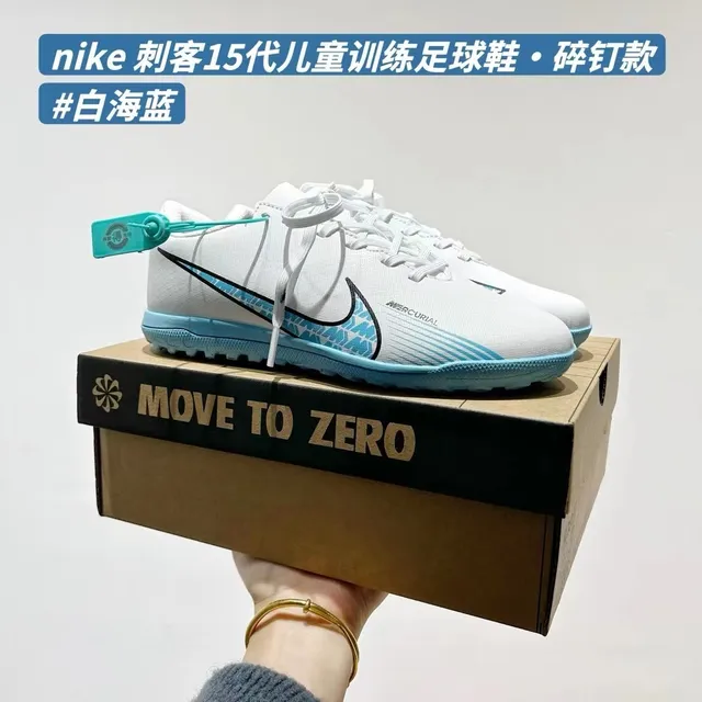 Nike Chaussures de football turf noir et bleu à tige basse en maille synthétique 6