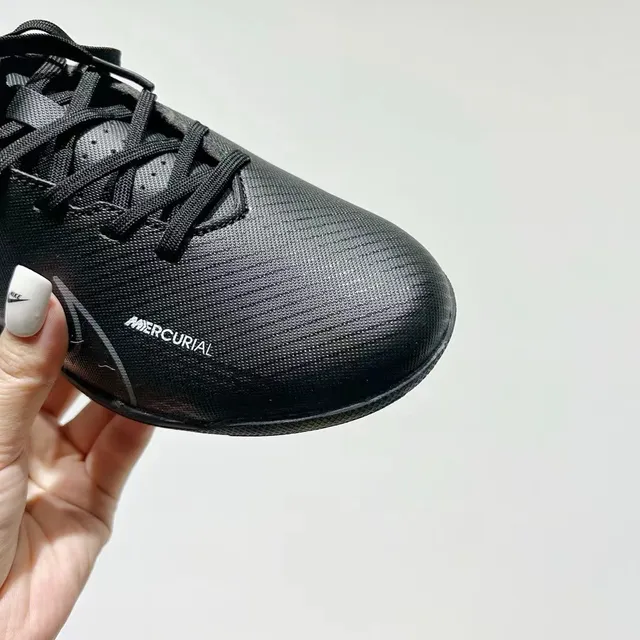 Nike Chaussures de football turf noir et bleu à tige basse en maille synthétique 13