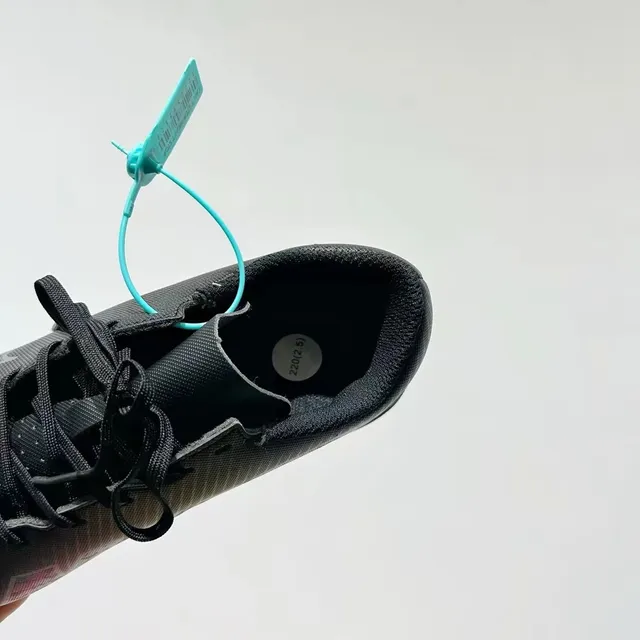 Nike Chaussures de football turf noir et bleu à tige basse en maille synthétique 15