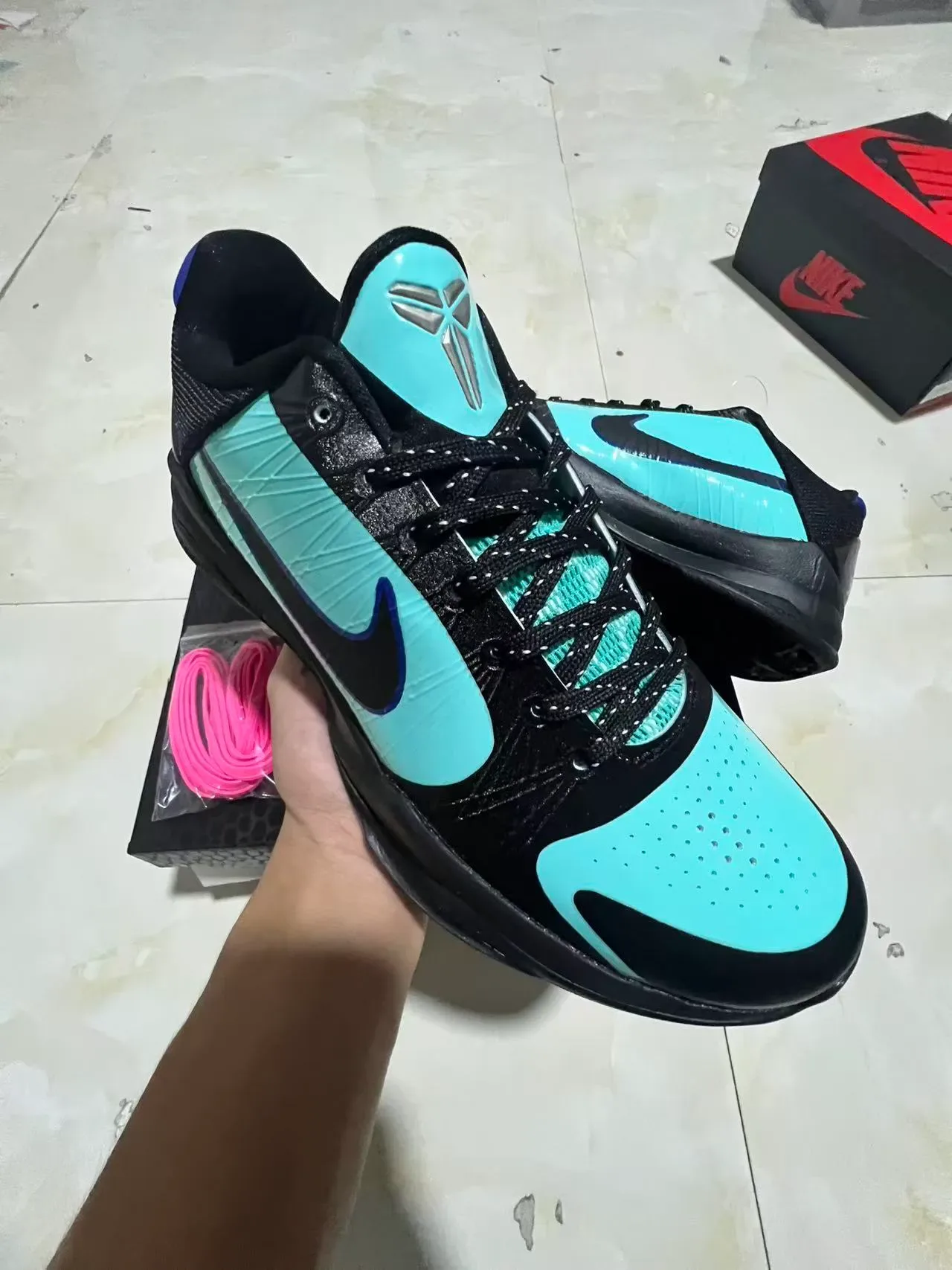 Nike أسود أزرق لوتوب أوفرليه اصطناعي أحذية كرة السلة 2
