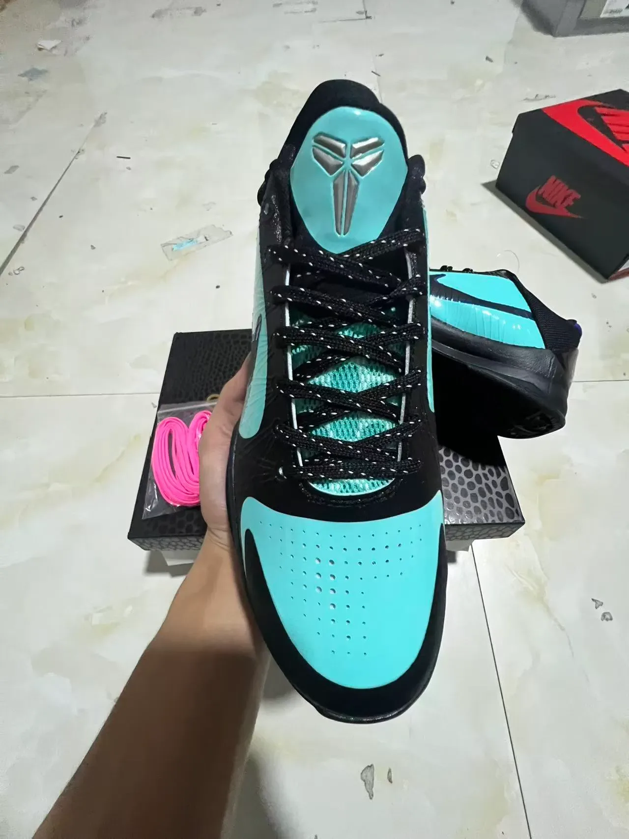 Nike أسود أزرق لوتوب أوفرليه اصطناعي أحذية كرة السلة 3