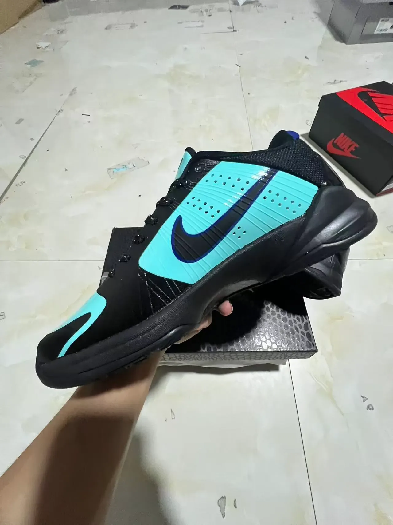 Nike أسود أزرق لوتوب أوفرليه اصطناعي أحذية كرة السلة 5