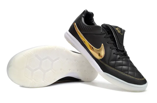 Nike Noir Doré Dessus en Cuir Matelassé Swoosh Métallique Chaussures de Football Indoor 4