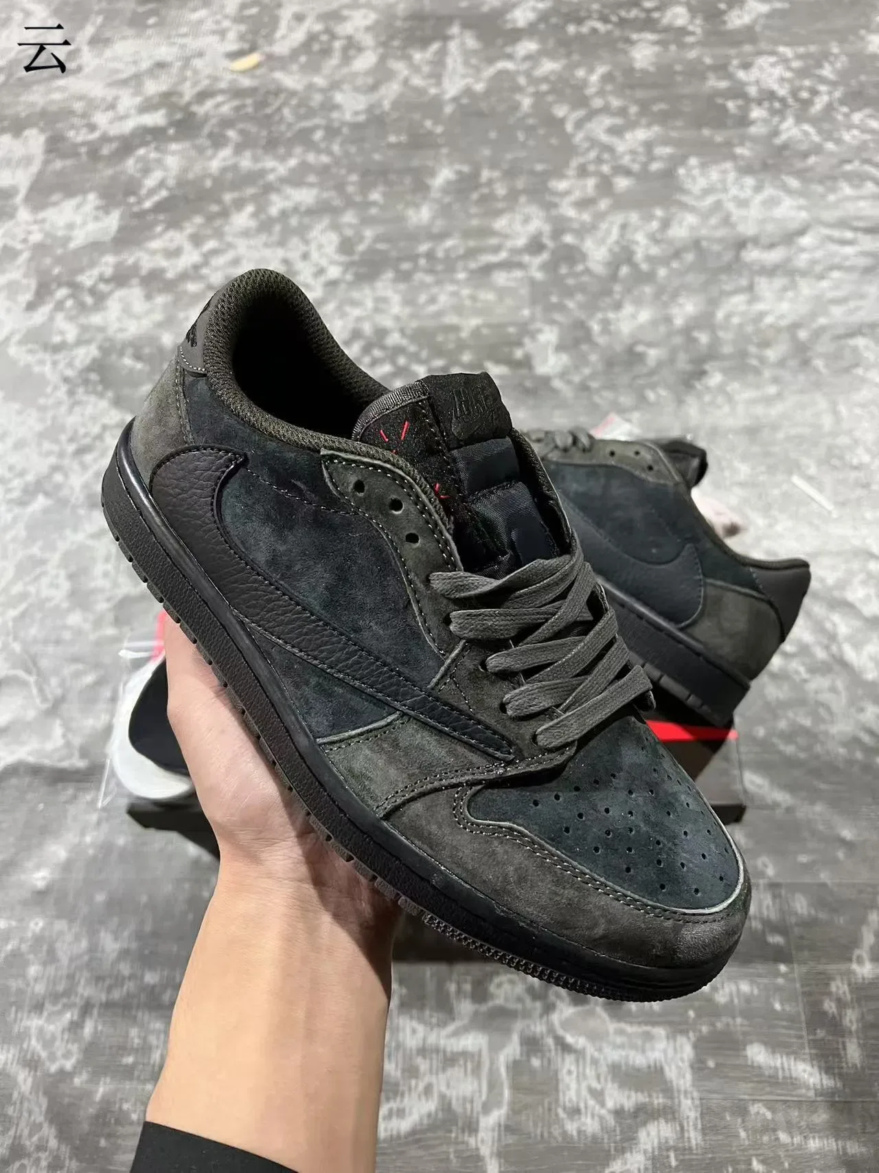Nike Black Gray Distressed Suede And Leather Upper Layered Panel Construction Lifestyle Sneakers 2