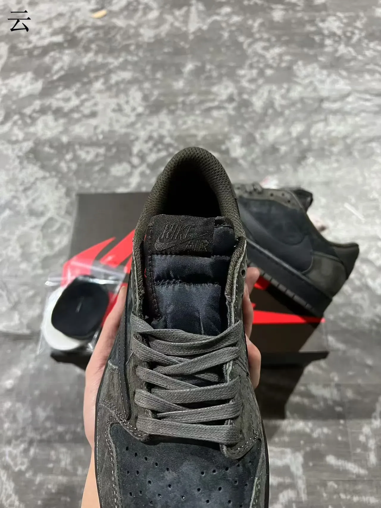 Nike Black Gray Distressed Suede And Leather Upper Layered Panel Construction Lifestyle Sneakers 4