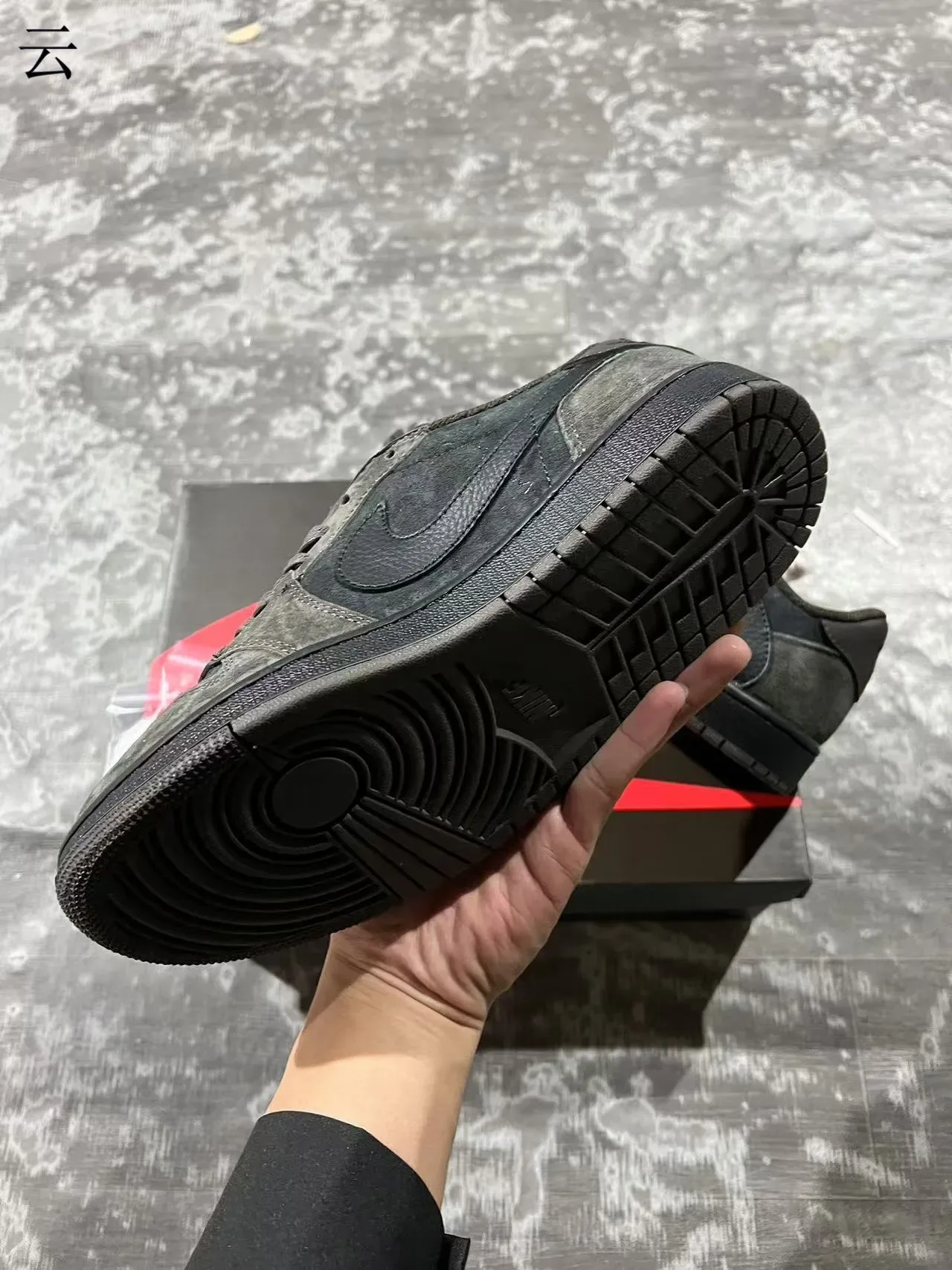 Nike Black Gray Distressed Suede And Leather Upper Layered Panel Construction Lifestyle Sneakers 6