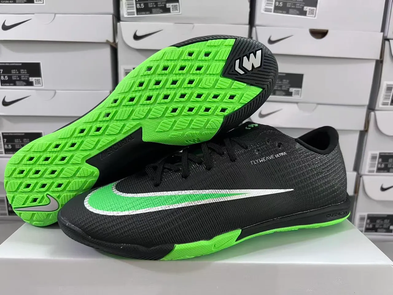 Nike Noir Vert Flyweave Knit Upper argent réfléchissant Swoosh rayure chaussures de football intérieur 8