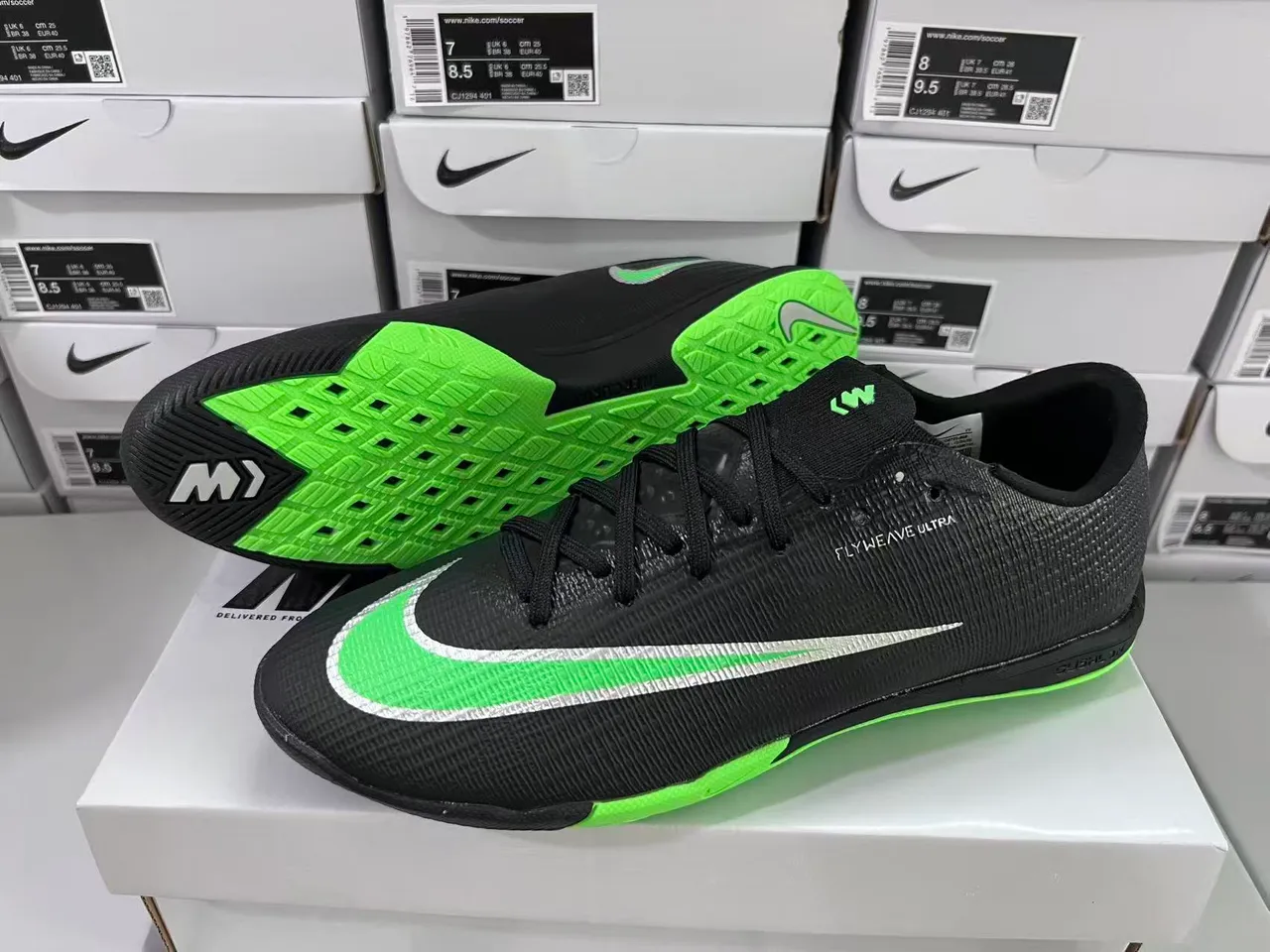 Nike Noir Vert Flyweave Knit Upper argent réfléchissant Swoosh rayure chaussures de football intérieur 9