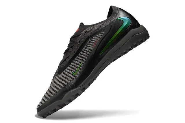 Nike Black Green Low-Cut Silhouette Flyknit-Style Engineered Knit Upper Turf Soccer Shoes 3