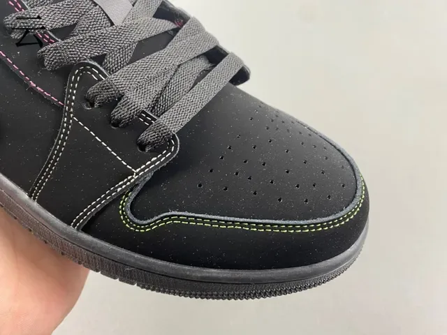 Nike Black Multicolor Low-Top Suede And Leather Upper Lifestyle Sneakers 2