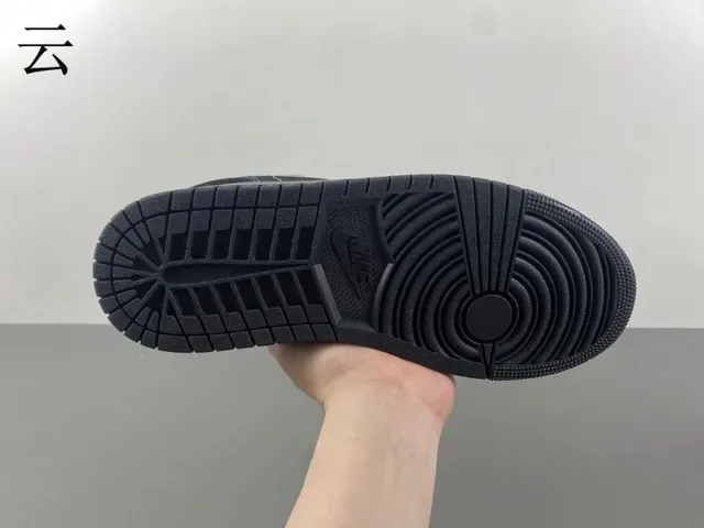 Nike Black Multicolor Low-Top Suede And Leather Upper Lifestyle Sneakers 9