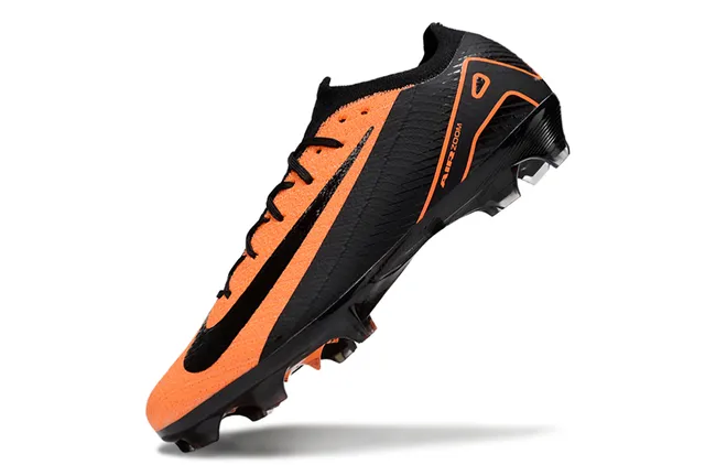 Nike chaussures de football noires et oranges, coupe basse, col de chaussette, upper de knit synthétique, pour terrain ferme 3