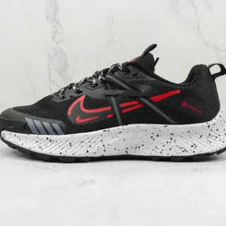 Nike Chaussures de course avec upper en maille noir rouge et accent Swoosh