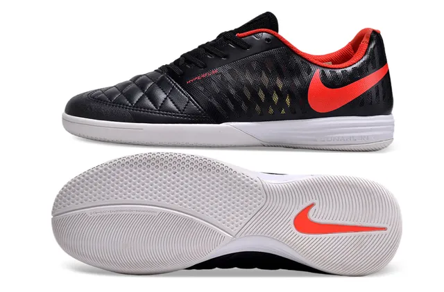 Nike Chaussures de soccer indoor noir et rouge avec capot d'orteil matelassé, vamp en maille perforée 6