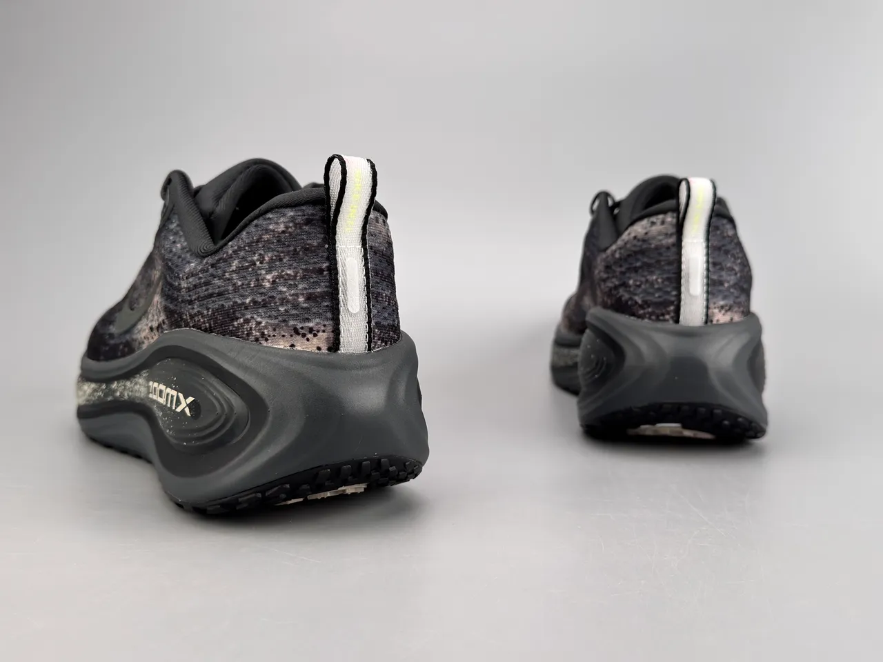 Nike Noir Argent Tricot Engineered Haut Tacheté Charbon Chaussures de course 8