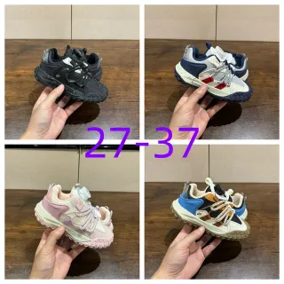 Nike حذاء رياضي سميك أسود فضي مع طبقات مواد اصطناعية متداخلة