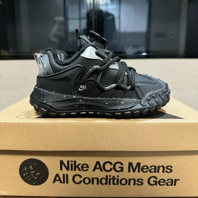 Nike Black Silver Sole Layered Synthetic Overlays Chunky Sneakers 6