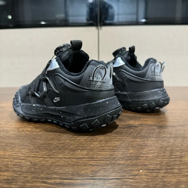Nike Black Silver Sole Layered Synthetic Overlays Chunky Sneakers 11