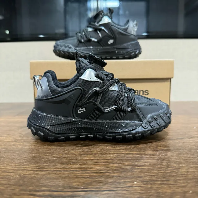 Nike Black Silver Sole Layered Synthetic Overlays Chunky Sneakers 13