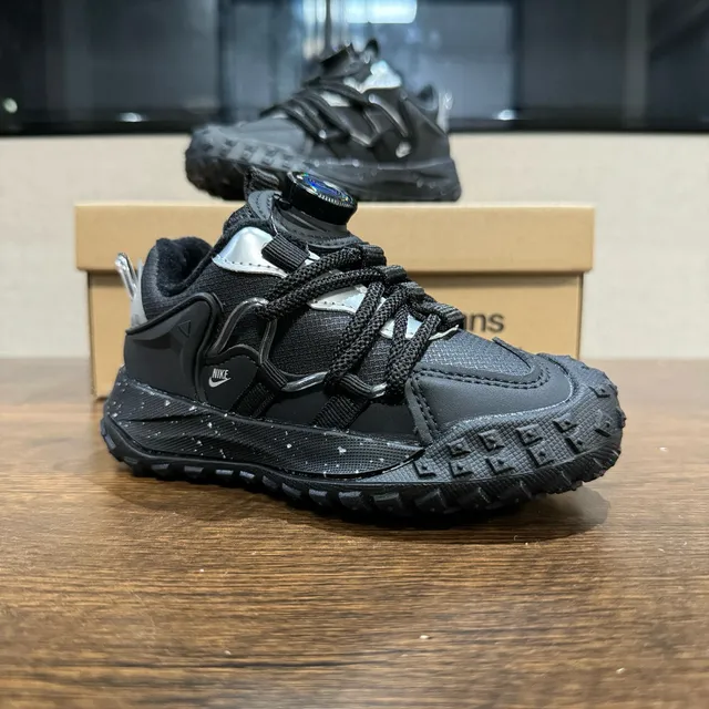 Nike Black Silver Sole Layered Synthetic Overlays Chunky Sneakers 14